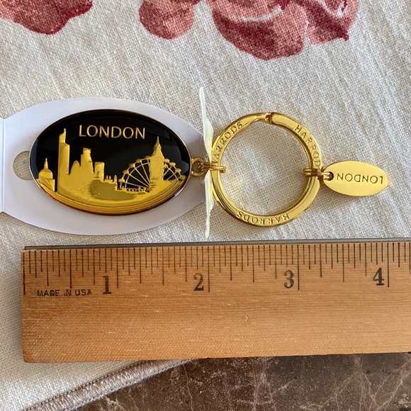 HARRODS SKYLINE KEYRING, Dark Green & Gold plated 3-pc set/ charm NWTAG attached - Picture 7 of 7